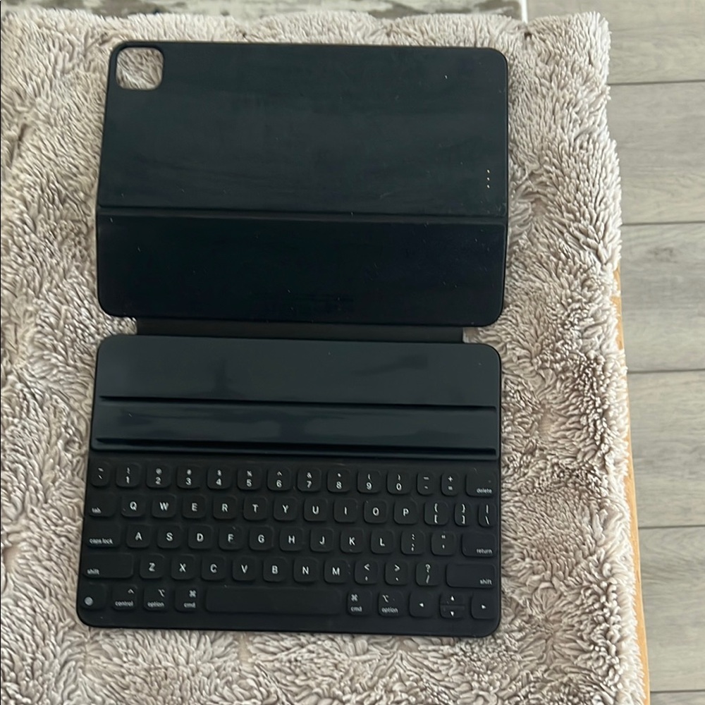 Apple iPad Keyboard Folio in Black